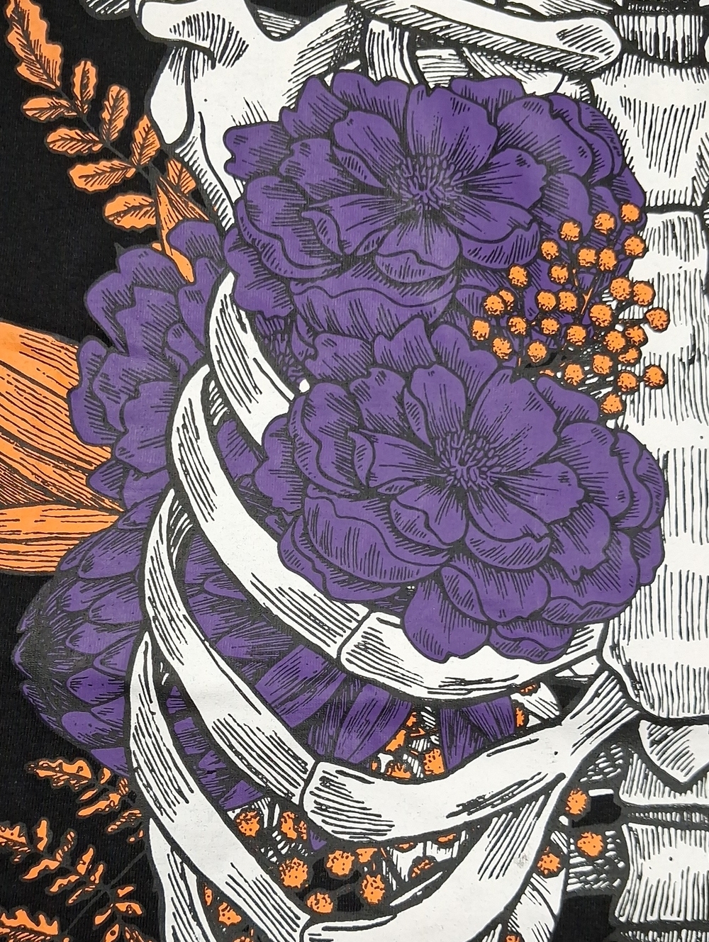 Target Puple Orange Floral Entwined Ribcage Black Graphic Halloween Tee NWOT XL - Picture 3 of 6